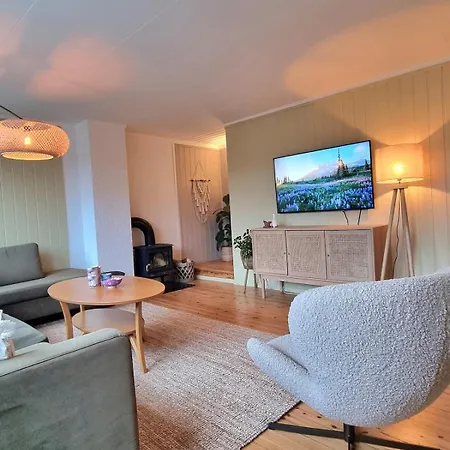 Family-friendly Townhouse With Garden, Sleeps 7