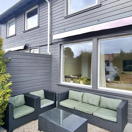Family-friendly Townhouse With Garden, Sleeps 7 Semesterbostad Kristiansand