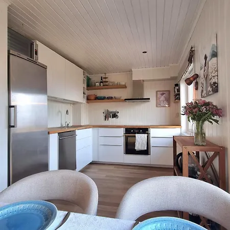 Family-friendly Townhouse With Garden, Sleeps 7 * Kristiansand