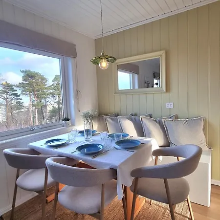 Semesterbostad Family-friendly Townhouse With Garden, Sleeps 7 Kristiansand