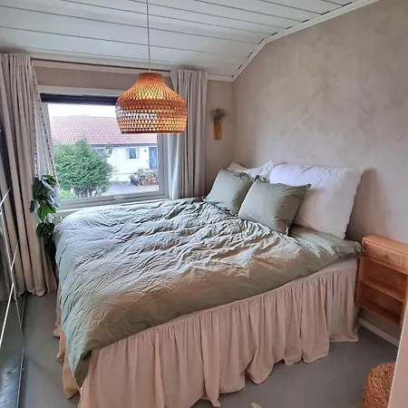 Family-friendly Townhouse With Garden, Sleeps 7 *