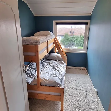 Family-friendly Townhouse With Garden, Sleeps 7 Semesterbostad Kristiansand