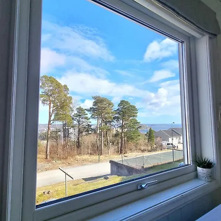 Family-friendly Townhouse With Garden, Sleeps 7 Kristiansand