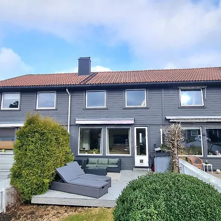 Family-friendly Townhouse With Garden, Sleeps 7 * Kristiansand